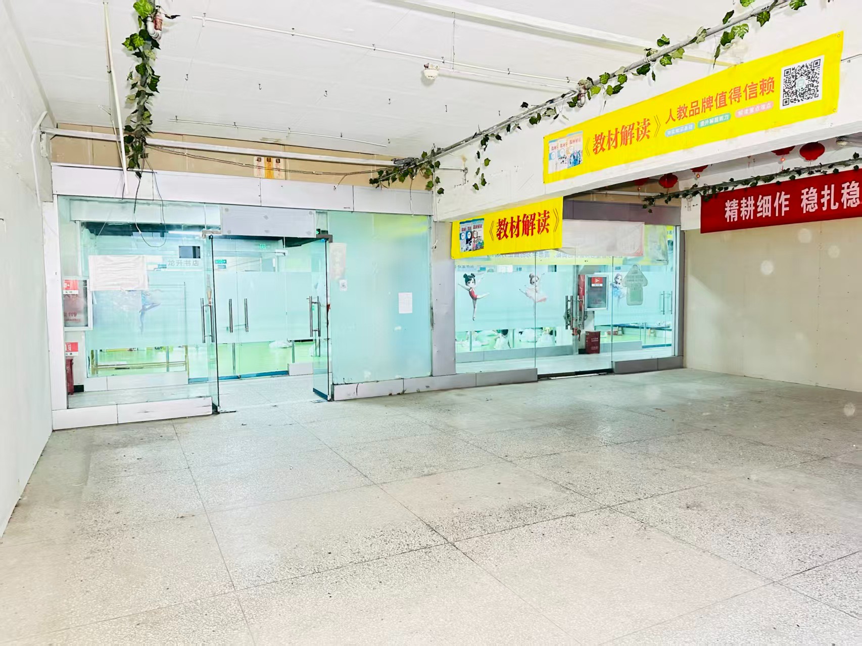 G30连霍高速提供写字楼、商铺、展示空间、直播间等多种面积选择，满足企业办公、研发、展示、运营等多元需求。